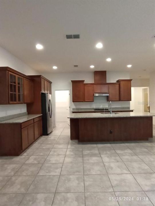 For Rent: $3,245 (3 beds, 2 baths, 1904 Square Feet)