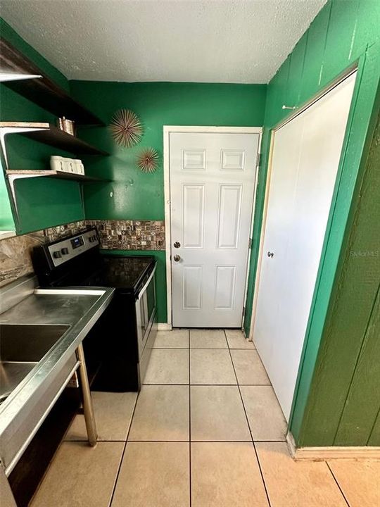 For Rent: $1,300 (1 beds, 1 baths, 450 Square Feet)