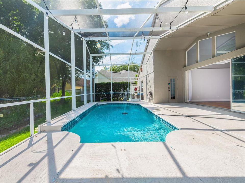 Spacious screened lanai