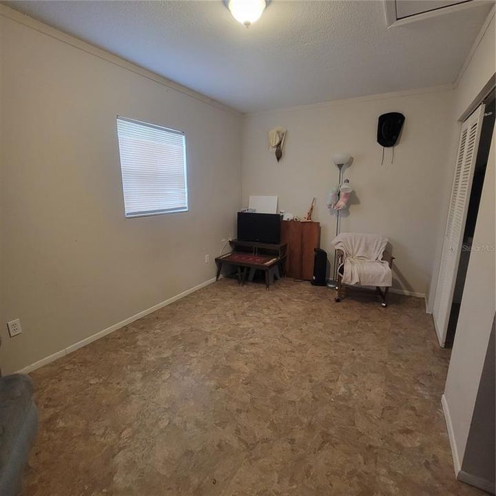 For Sale: $215,000 (3 beds, 1 baths, 1100 Square Feet)