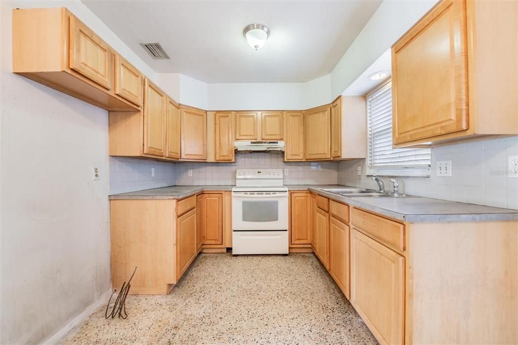 Recently Sold: $324,900 (3 beds, 2 baths, 1343 Square Feet)