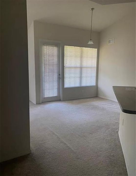 For Rent: $1,300 (1 beds, 1 baths, 908 Square Feet)