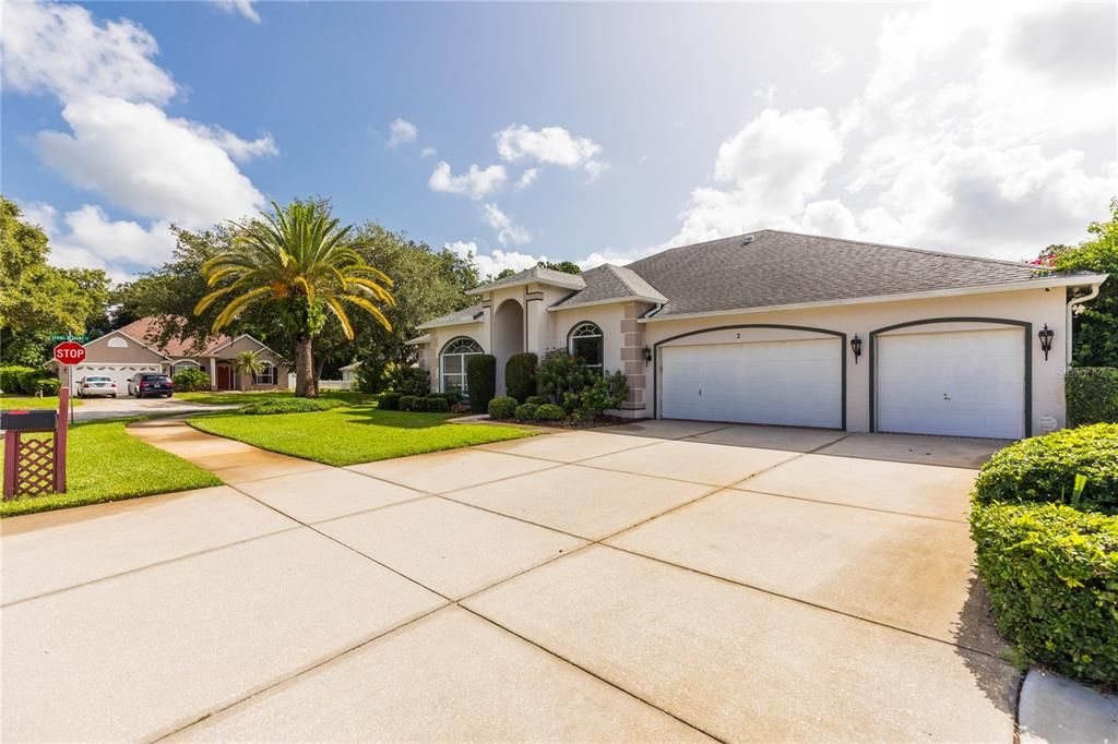 Active With Contract: $610,000 (3 beds, 3 baths, 2843 Square Feet)