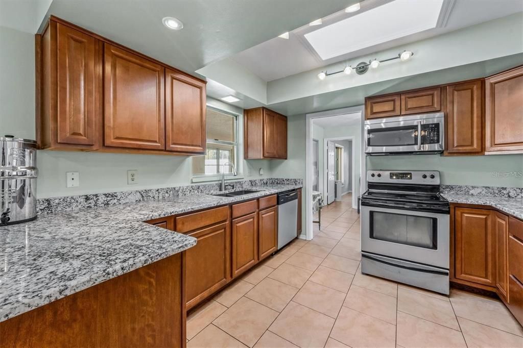 Recently Sold: $450,000 (2 beds, 2 baths, 1738 Square Feet)