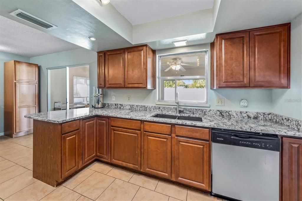 Recently Sold: $450,000 (2 beds, 2 baths, 1738 Square Feet)