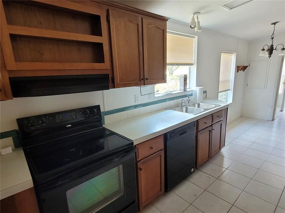 For Sale: $274,900 (3 beds, 2 baths, 1560 Square Feet)