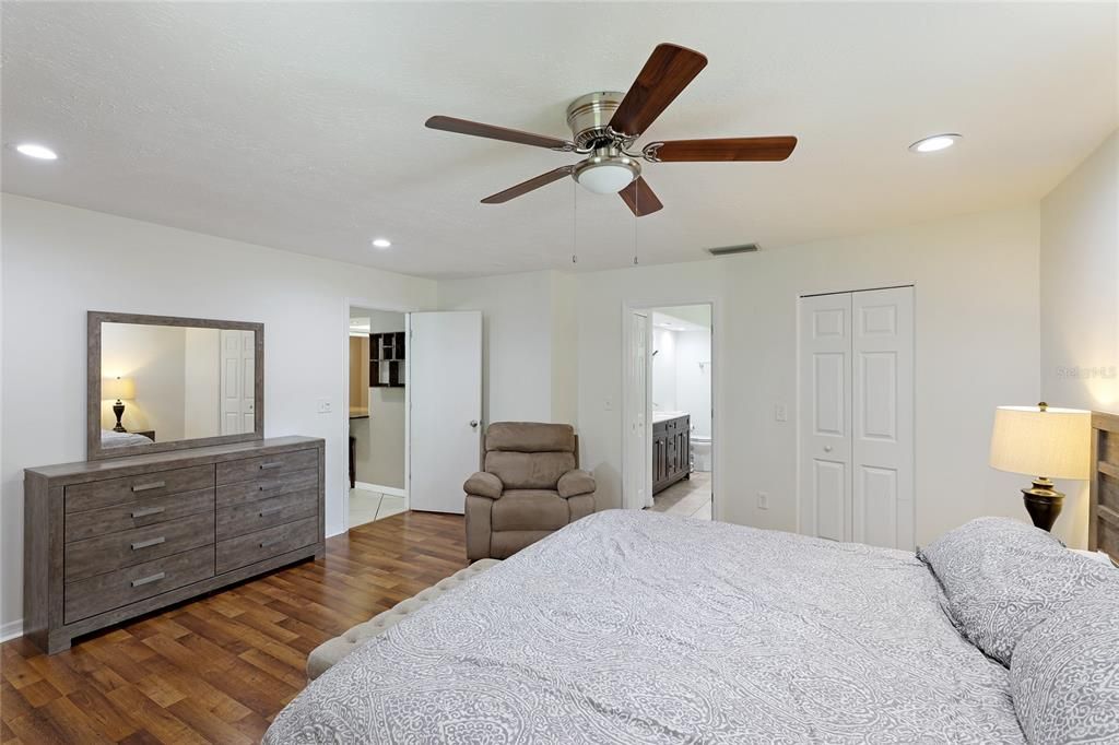 For Sale: $450,000 (3 beds, 2 baths, 1734 Square Feet)