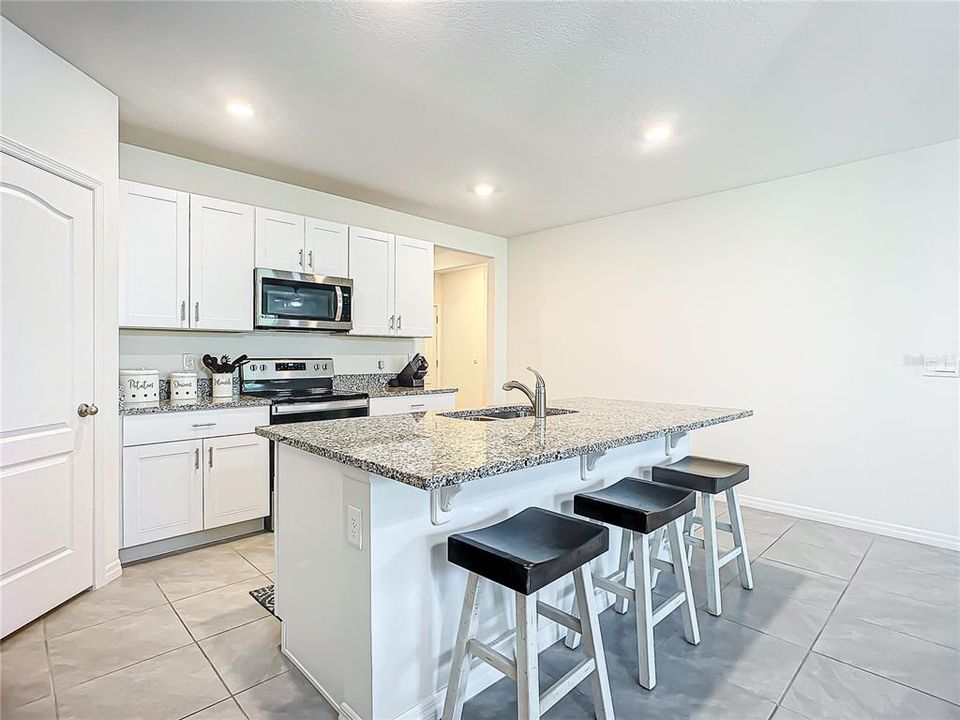 For Sale: $349,900 (4 beds, 2 baths, 1828 Square Feet)