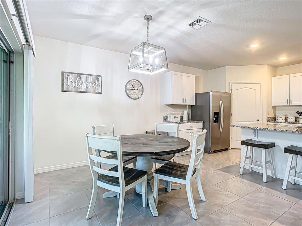 For Sale: $349,900 (4 beds, 2 baths, 1828 Square Feet)