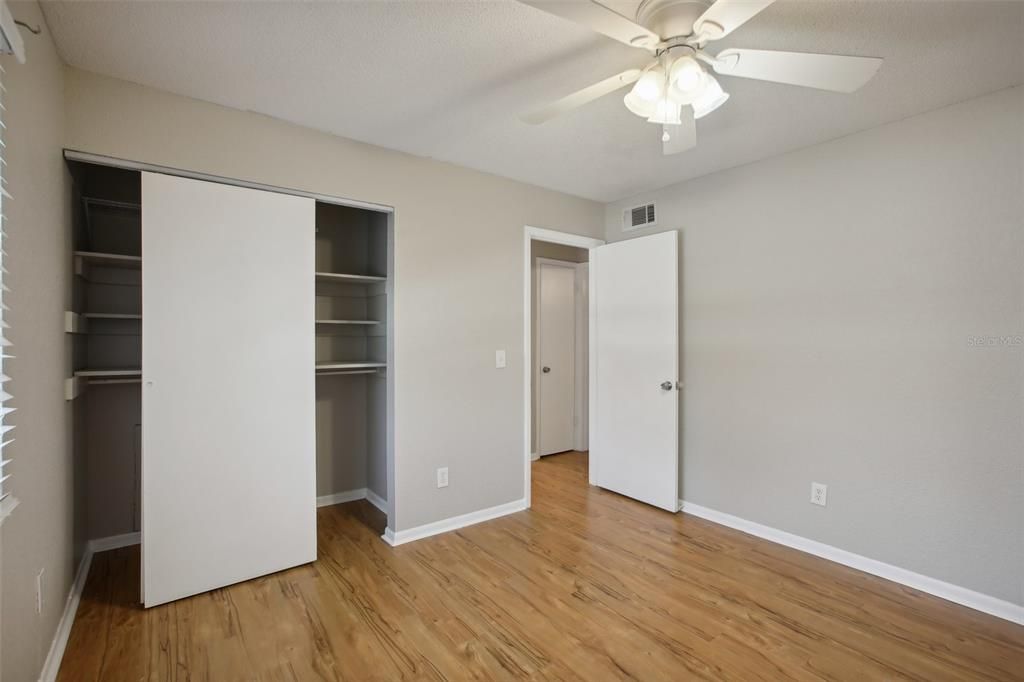 For Sale: $249,999 (2 beds, 1 baths, 1048 Square Feet)