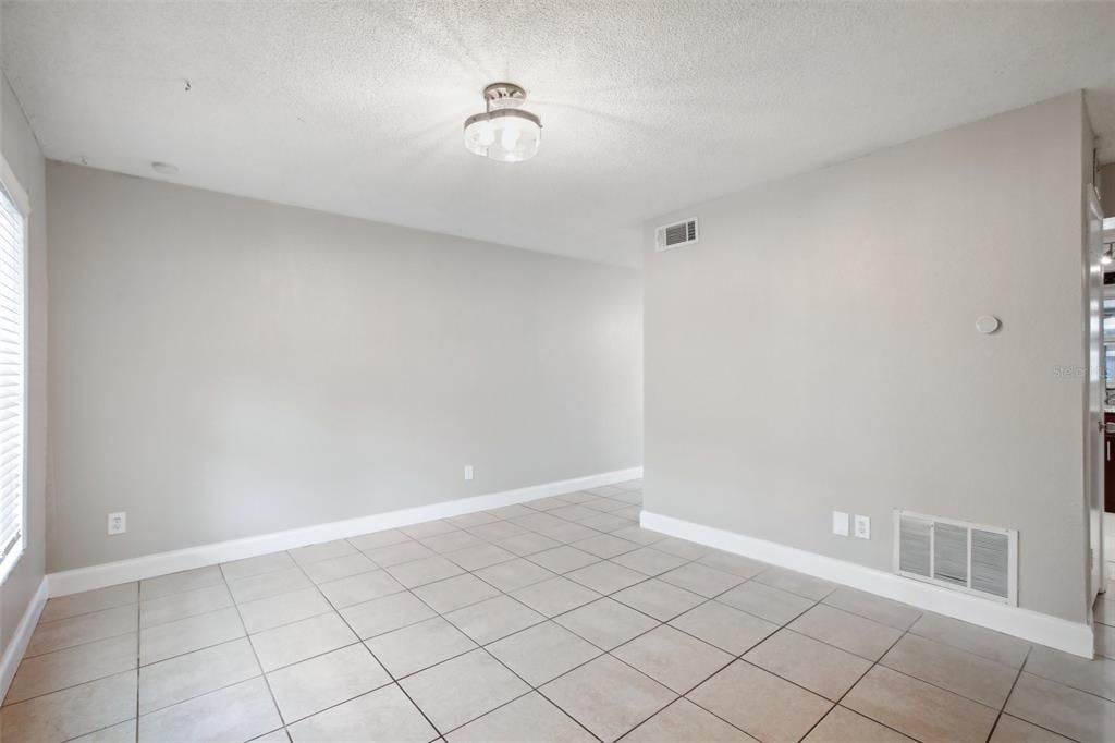 For Sale: $249,999 (2 beds, 1 baths, 1048 Square Feet)