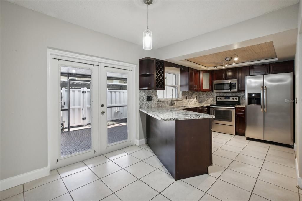 For Sale: $249,999 (2 beds, 1 baths, 1048 Square Feet)