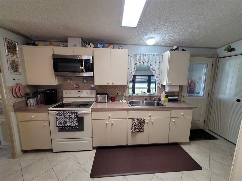 For Sale: $197,500 (2 beds, 2 baths, 1280 Square Feet)