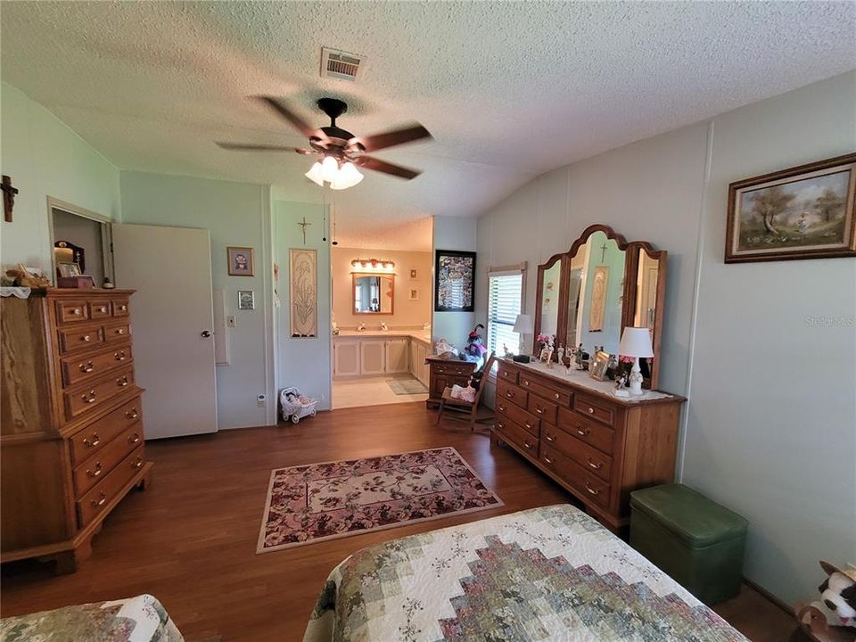 For Sale: $197,500 (2 beds, 2 baths, 1280 Square Feet)