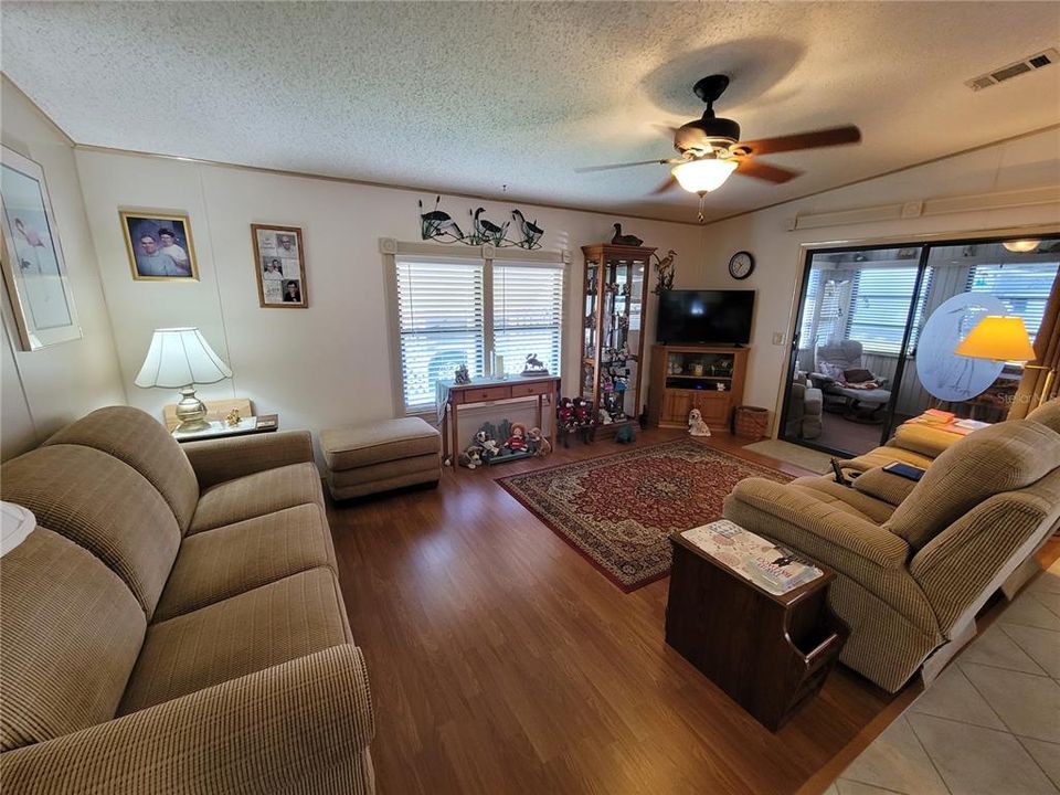 For Sale: $197,500 (2 beds, 2 baths, 1280 Square Feet)