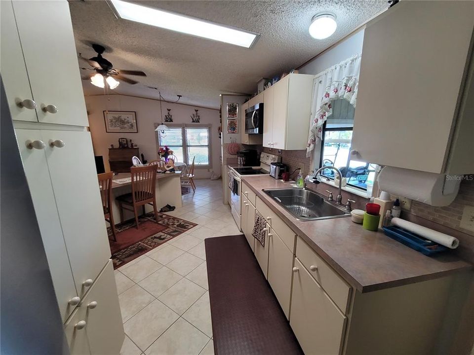 For Sale: $197,500 (2 beds, 2 baths, 1280 Square Feet)