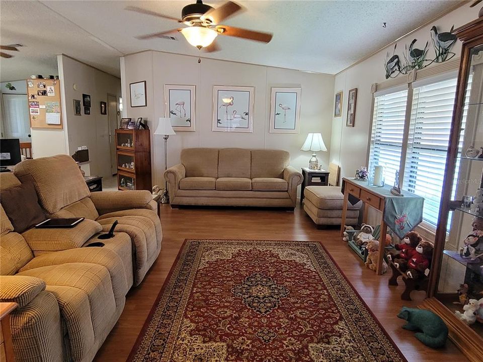 For Sale: $197,500 (2 beds, 2 baths, 1280 Square Feet)