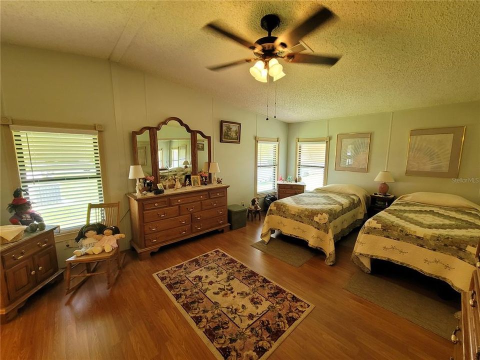 For Sale: $197,500 (2 beds, 2 baths, 1280 Square Feet)