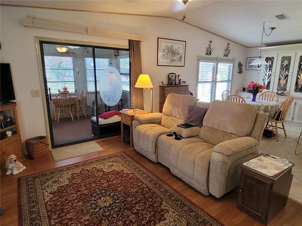 For Sale: $197,500 (2 beds, 2 baths, 1280 Square Feet)