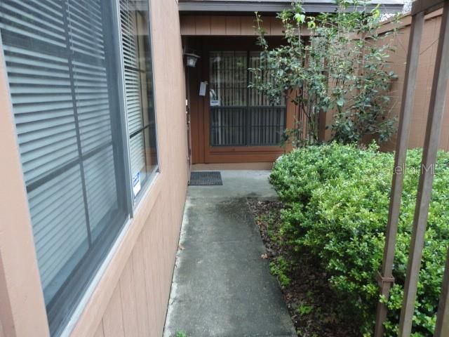 For Rent: $1,700 (3 beds, 3 baths, 1370 Square Feet)