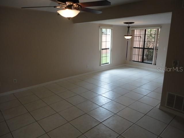 For Rent: $1,700 (3 beds, 3 baths, 1370 Square Feet)