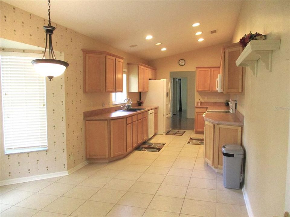 For Sale: $229,000 (2 beds, 2 baths, 1686 Square Feet)