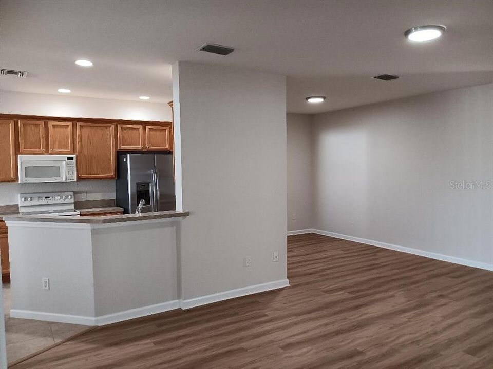 Active With Contract: $1,700 (2 beds, 2 baths, 1429 Square Feet)