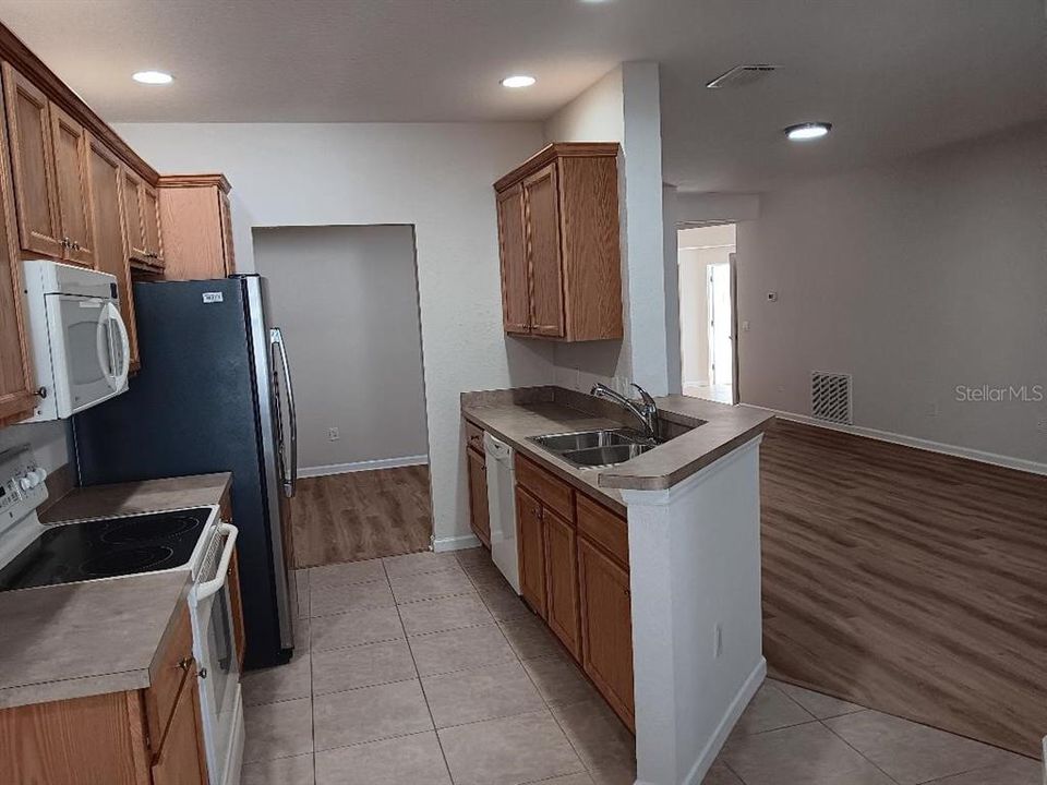 For Rent: $1,700 (2 beds, 2 baths, 1429 Square Feet)