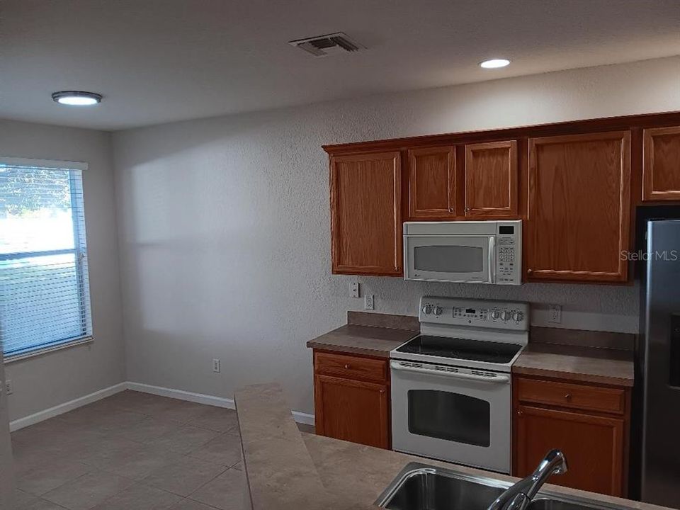 For Rent: $1,700 (2 beds, 2 baths, 1429 Square Feet)