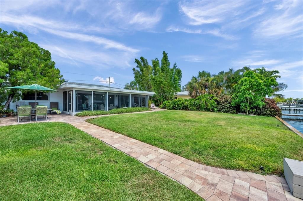 For Sale: $1,350,000 (3 beds, 2 baths, 1572 Square Feet)