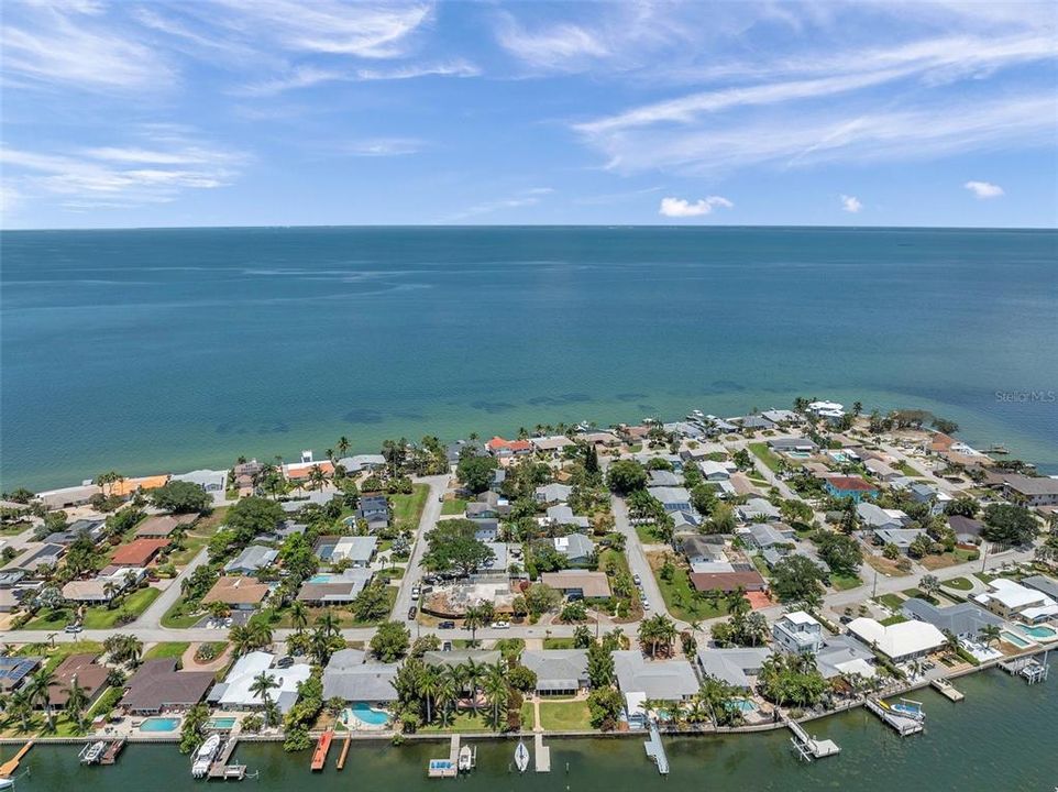 For Sale: $1,350,000 (3 beds, 2 baths, 1572 Square Feet)