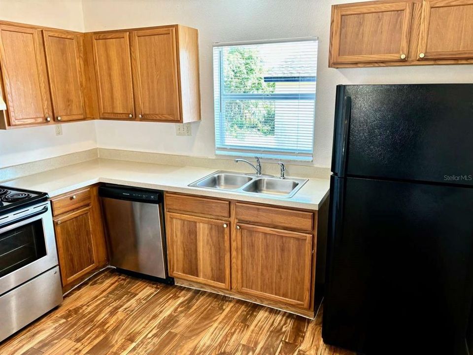 For Sale: $147,500 (2 beds, 2 baths, 920 Square Feet)