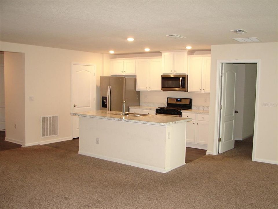 For Rent: $1,950 (3 beds, 2 baths, 1714 Square Feet)