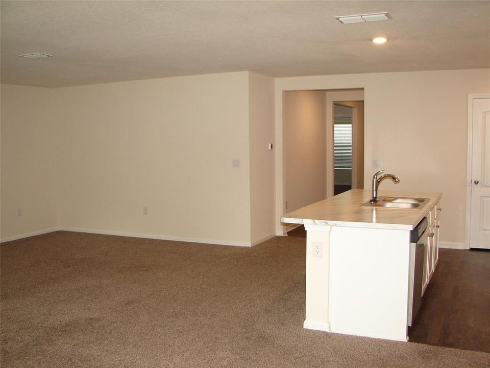 For Rent: $1,950 (3 beds, 2 baths, 1714 Square Feet)