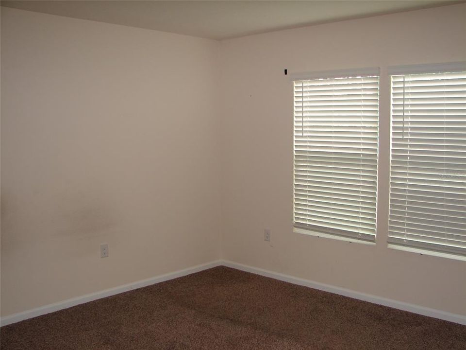 For Rent: $1,950 (3 beds, 2 baths, 1714 Square Feet)