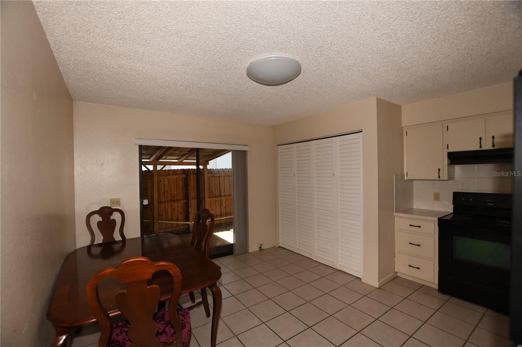 Active With Contract: $1,400 (2 beds, 2 baths, 1080 Square Feet)