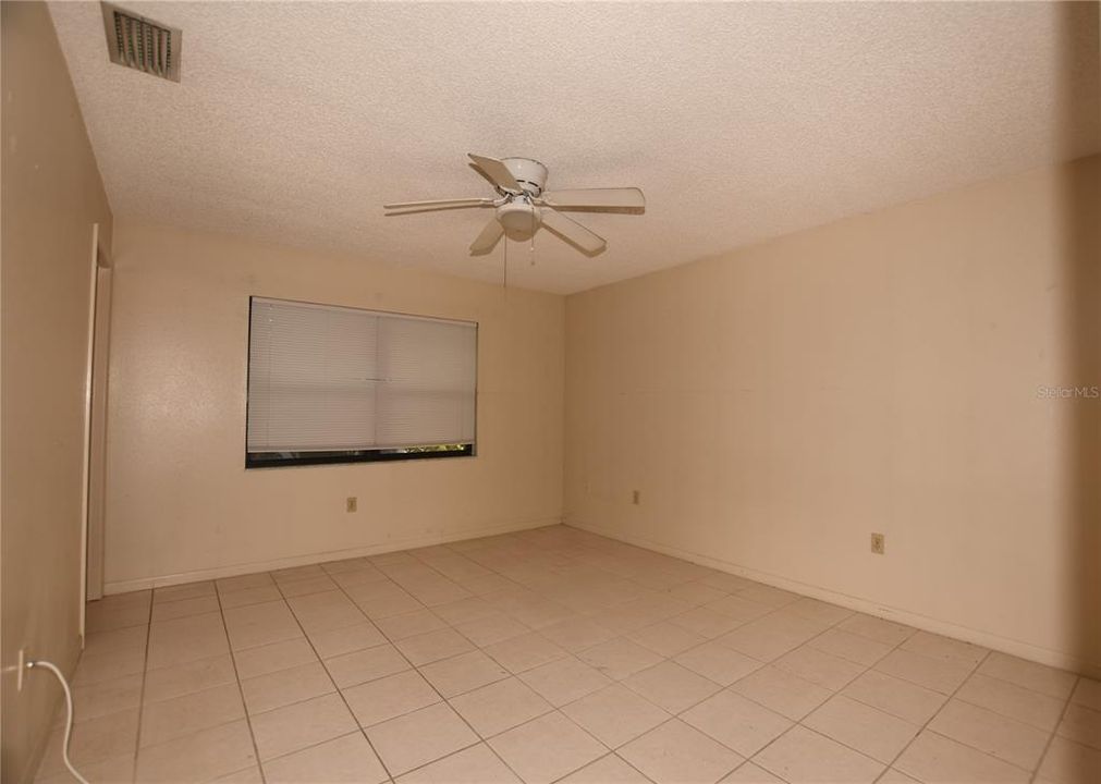 Active With Contract: $1,400 (2 beds, 2 baths, 1080 Square Feet)