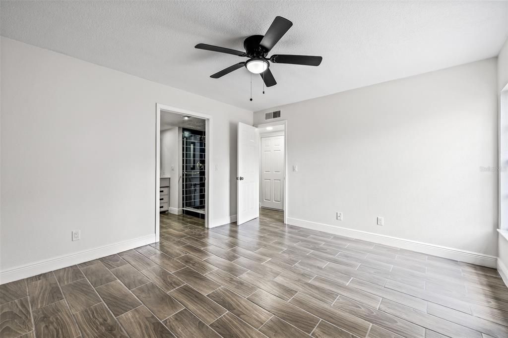 Active With Contract: $215,000 (2 beds, 2 baths, 1191 Square Feet)