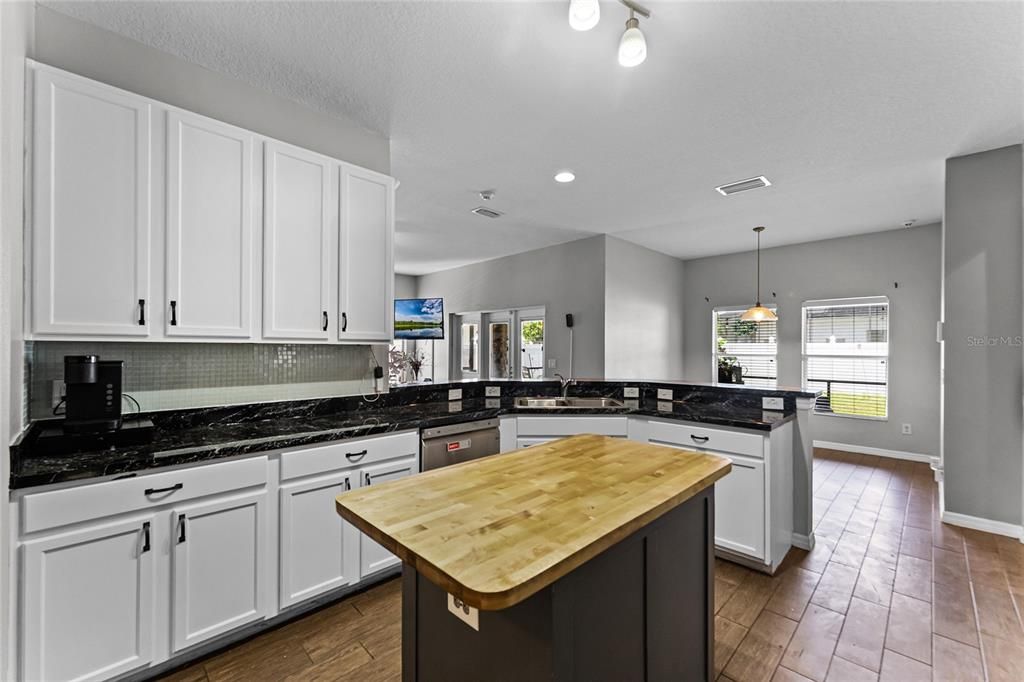 For Sale: $485,000 (4 beds, 2 baths, 2192 Square Feet)