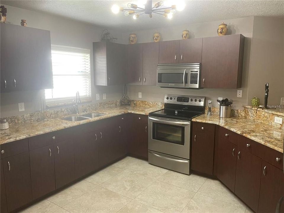 For Rent: $1,950 (3 beds, 2 baths, 1464 Square Feet)