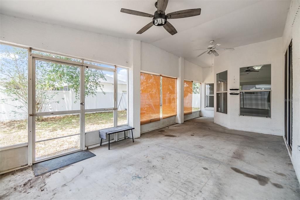 For Sale: $400,000 (4 beds, 2 baths, 2105 Square Feet)