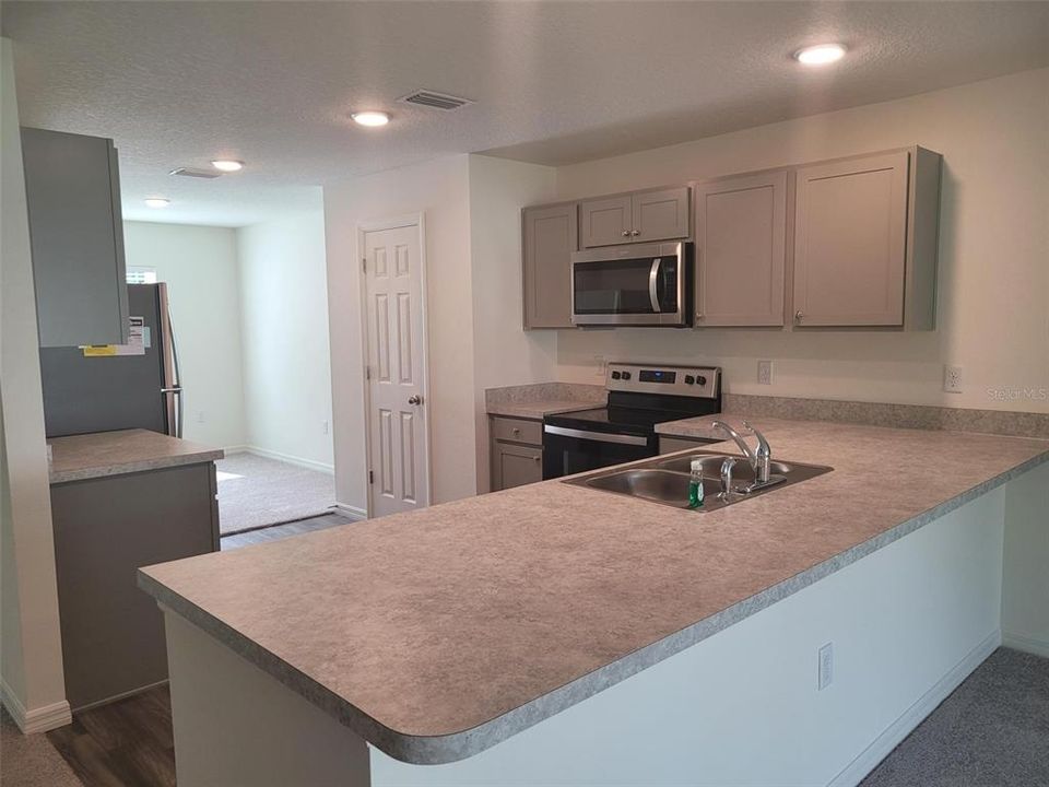 For Rent: $2,300 (3 beds, 2 baths, 1552 Square Feet)
