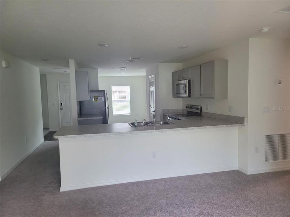 For Rent: $2,300 (3 beds, 2 baths, 1552 Square Feet)