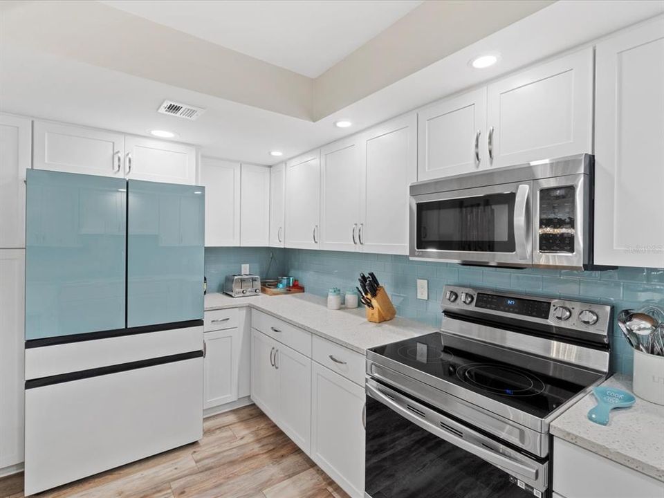 Active With Contract: $3,600 (2 beds, 2 baths, 1380 Square Feet)