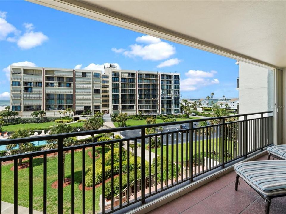 Active With Contract: $3,600 (2 beds, 2 baths, 1380 Square Feet)