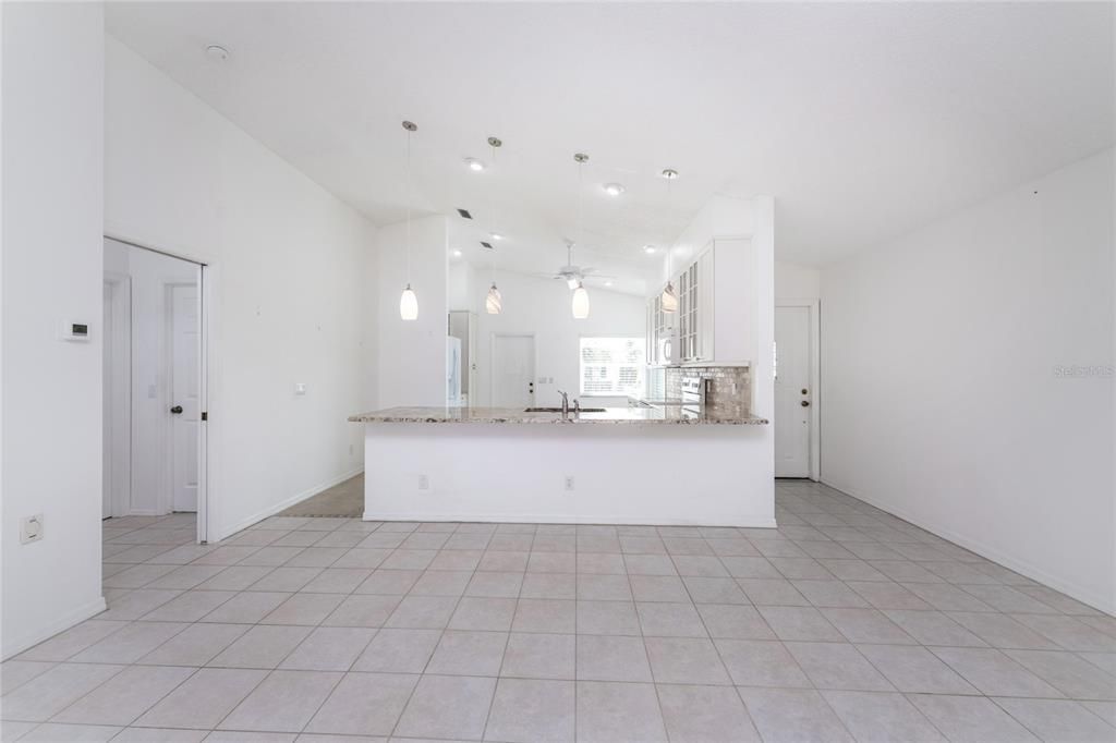 For Sale: $450,000 (2 beds, 2 baths, 1585 Square Feet)
