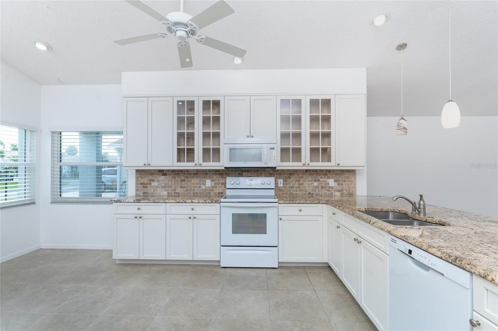 For Sale: $450,000 (2 beds, 2 baths, 1585 Square Feet)