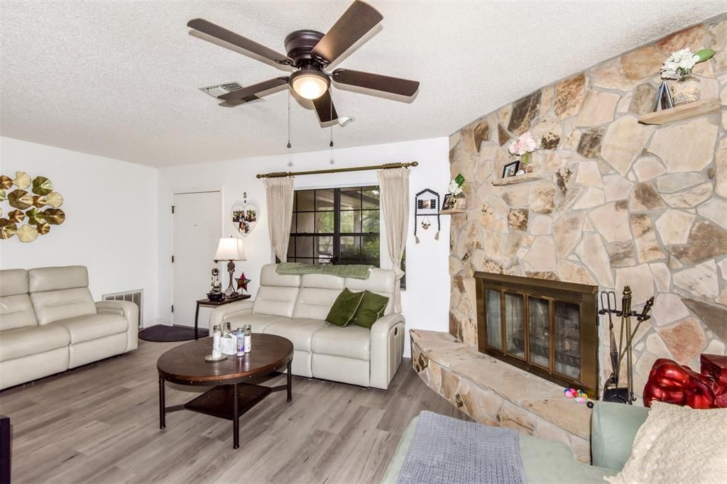 For Sale: $229,000 (2 beds, 2 baths, 1242 Square Feet)