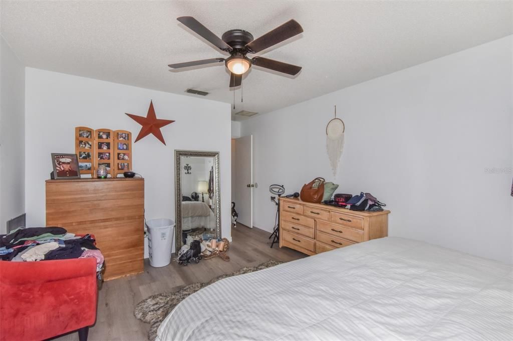 For Sale: $229,000 (2 beds, 2 baths, 1242 Square Feet)