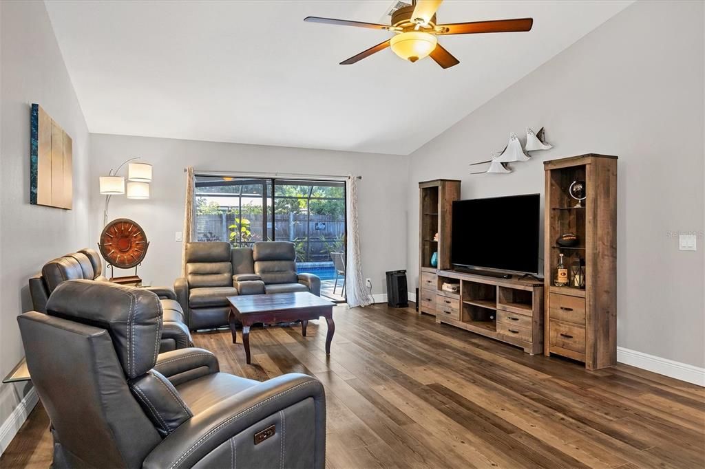 Active With Contract: $525,000 (3 beds, 2 baths, 1536 Square Feet)